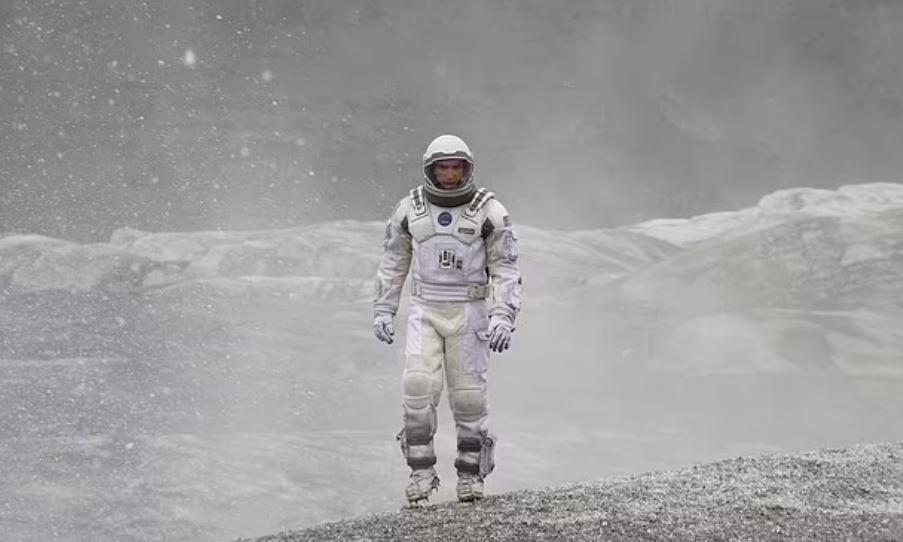 مُحبو فيلم Interstellar يكتشفون تفاصيل صادمة خلال إعادته بعد 10 سنوات| صور وفيديو