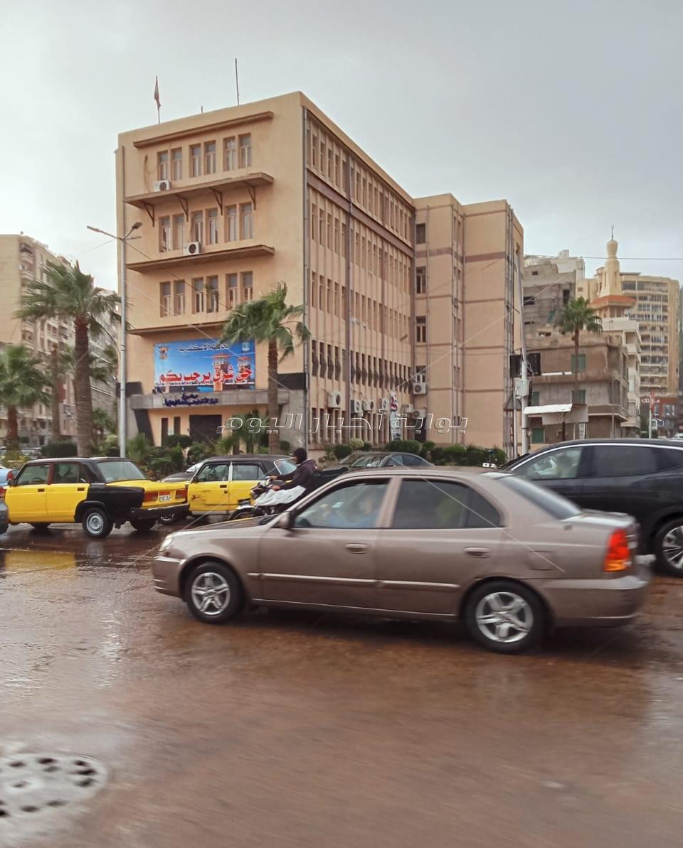أمطار غزيرة تضرب الإسكندرية بالتزامن مع «نوة عيد الميلاد»