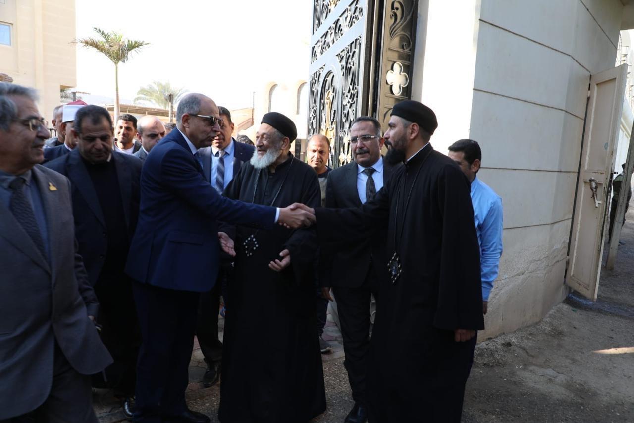 محافظ المنيا يهنئ الاخوة الأقباط ويوزع لحوماً بمناسبة عيد الميلاد المجيد