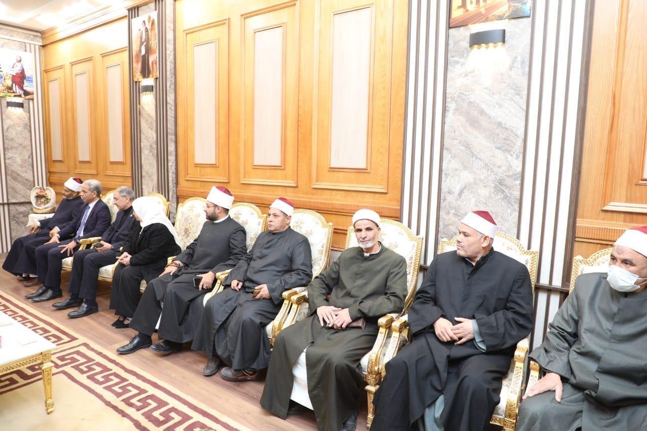 محافظ المنيا يهنئ الاخوة الأقباط ويوزع لحوماً بمناسبة عيد الميلاد المجيد