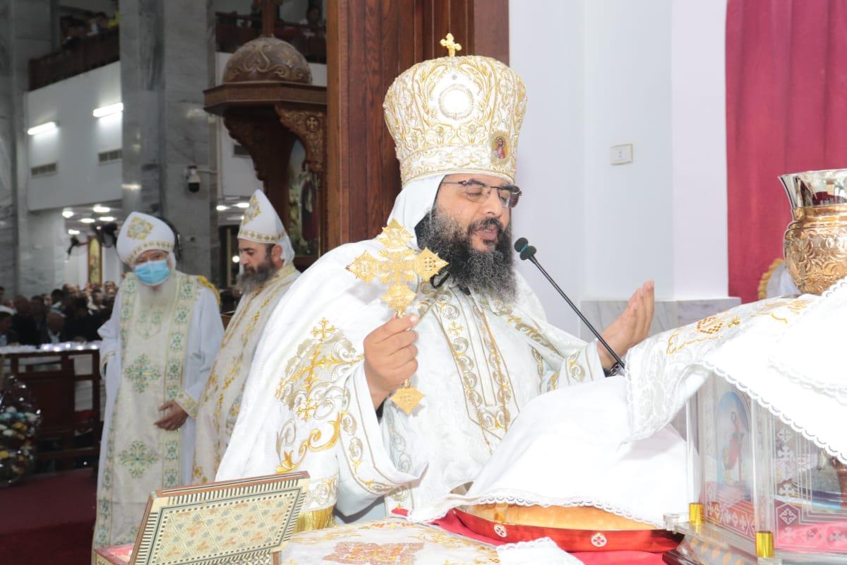 أسقف كنائس البحر الأحمر يترأس قداس عيد الميلاد بكاتدرائية الأنبا شنودة في الغردقة