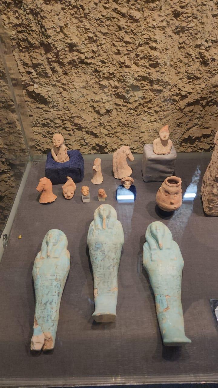 زاهي حواس يعلن اكتشافات أثرية مذهلة 