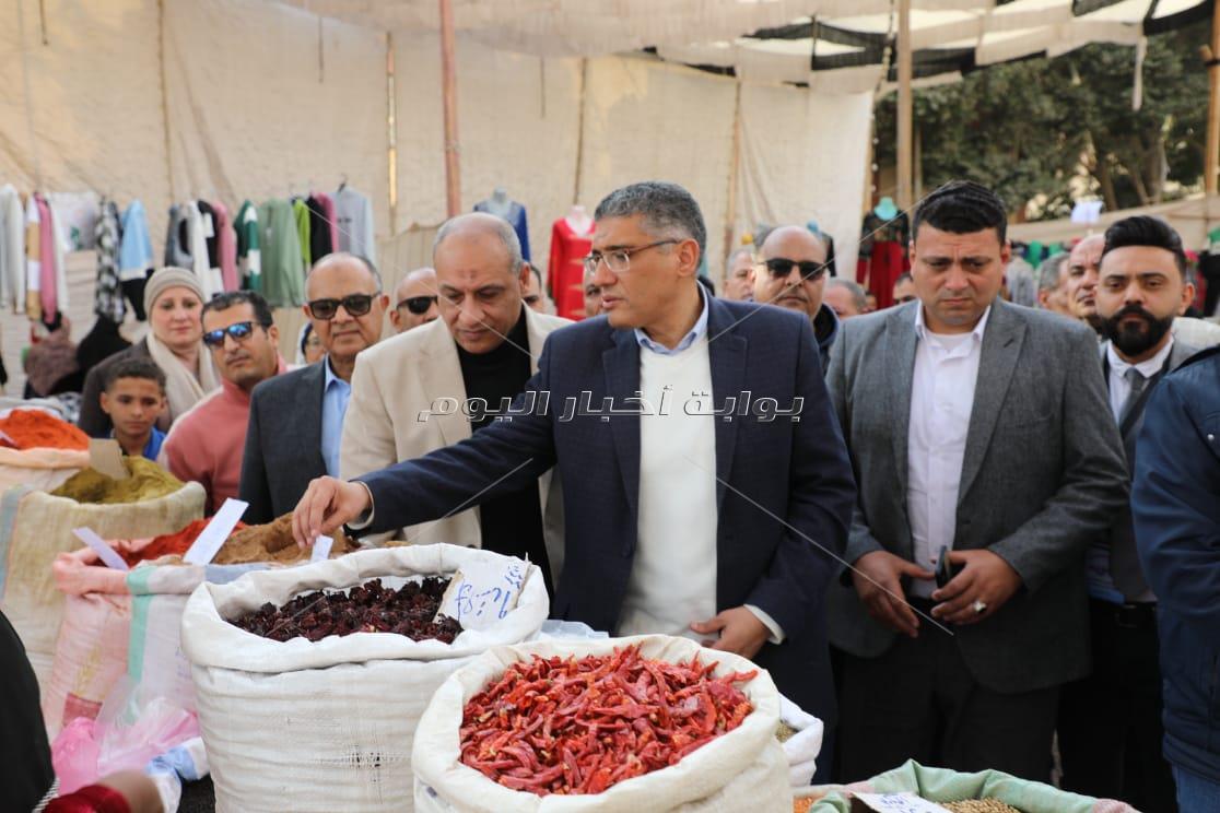 محافظ الجيزة : أسواق جديدة لليوم الواحد بالمنيرة الغربية وكرداسة يوم السبت من كل أسبوع 