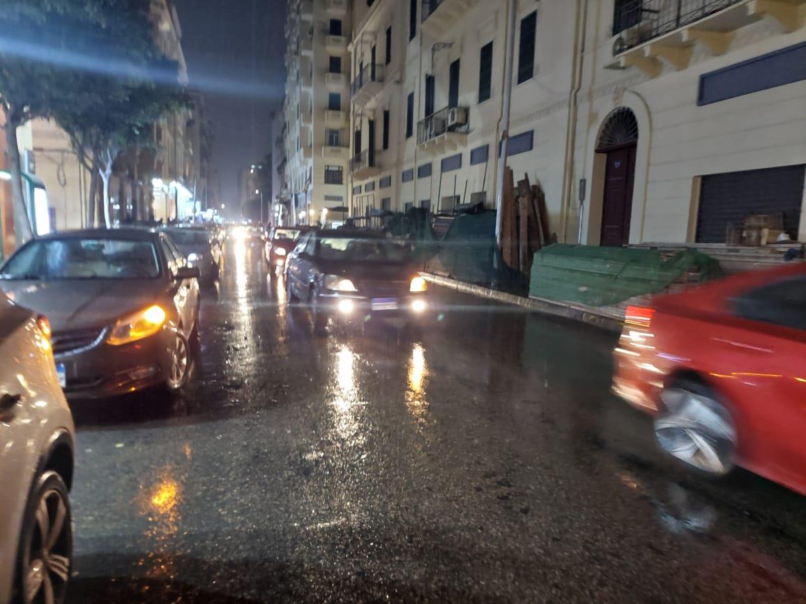 بالصور-  هطول أمطار "الغطاس" على الإسكندرية.. والصرف الصحي يتدخل