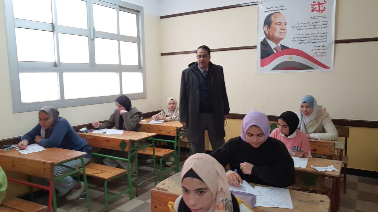 بالصور وكيل وزارة التربية والتعليم بالغربية يتفقد امتحانات الشهادة الإعدادية بمدارس إدارة بسيون 