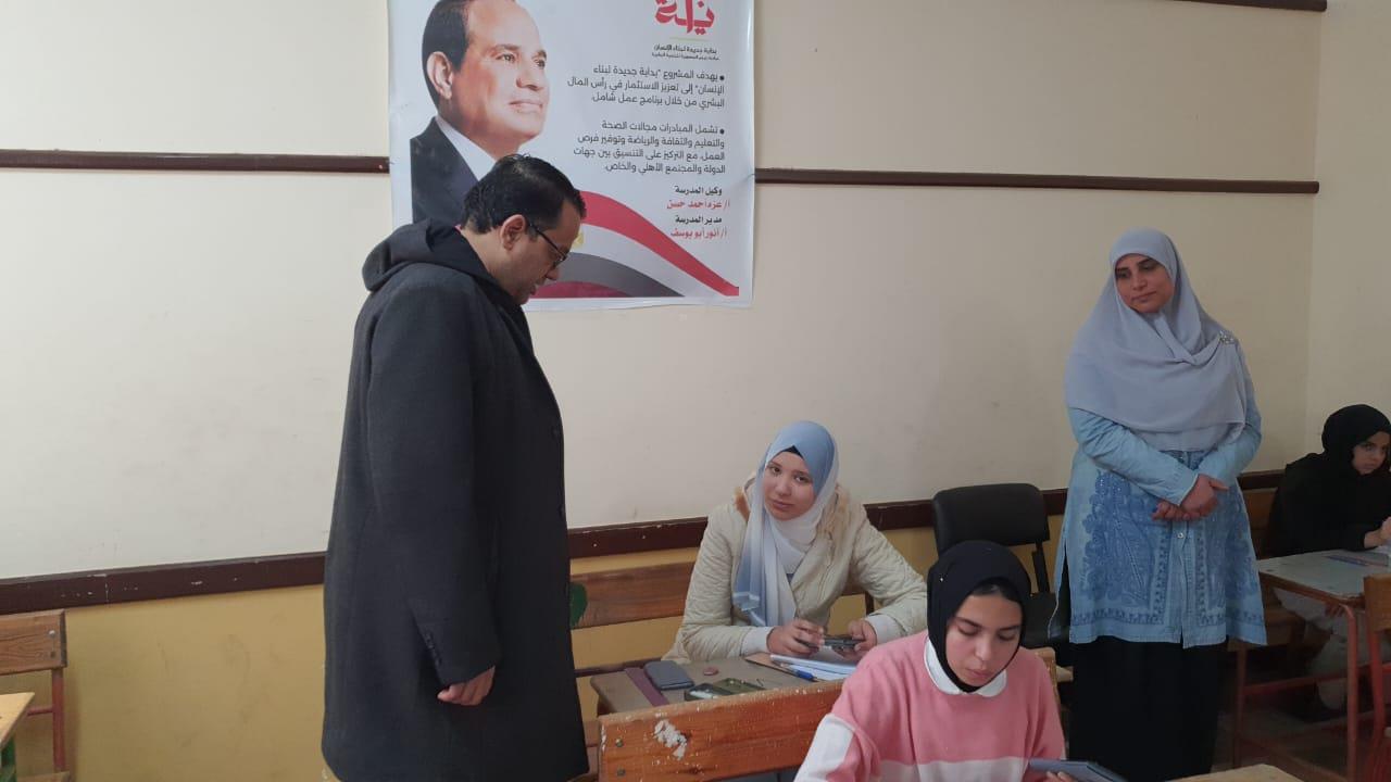 بالصور وكيل وزارة التربية والتعليم بالغربية يتفقد امتحانات الشهادة الإعدادية بمدارس إدارة بسيون 