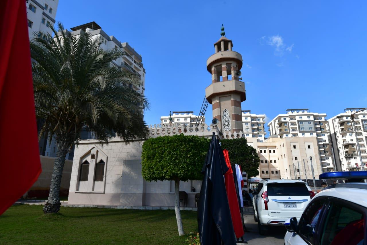 محافظ الدقهلية يؤدى صلاة الجمعة بمسجد معسكر قوات الأمن بسندوب
