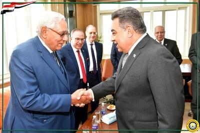 اجتماع مجلس أمناء جامعة المنصورة الأهلية لمناقشة الإنجازات بحضور محافظ الدقهلية. 