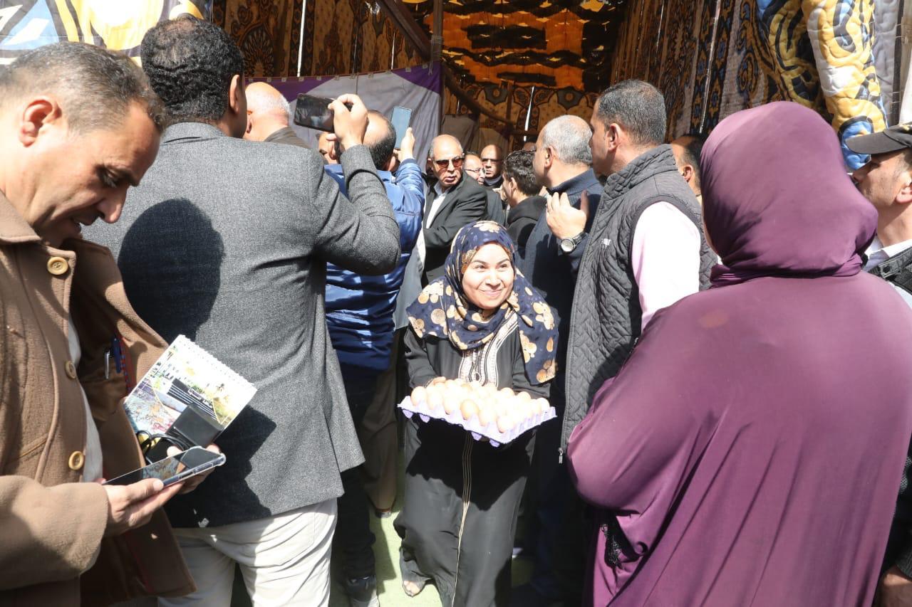  ضمن مبادرة " بداية " وخطة المحافظة لعمل أسواق حضارية