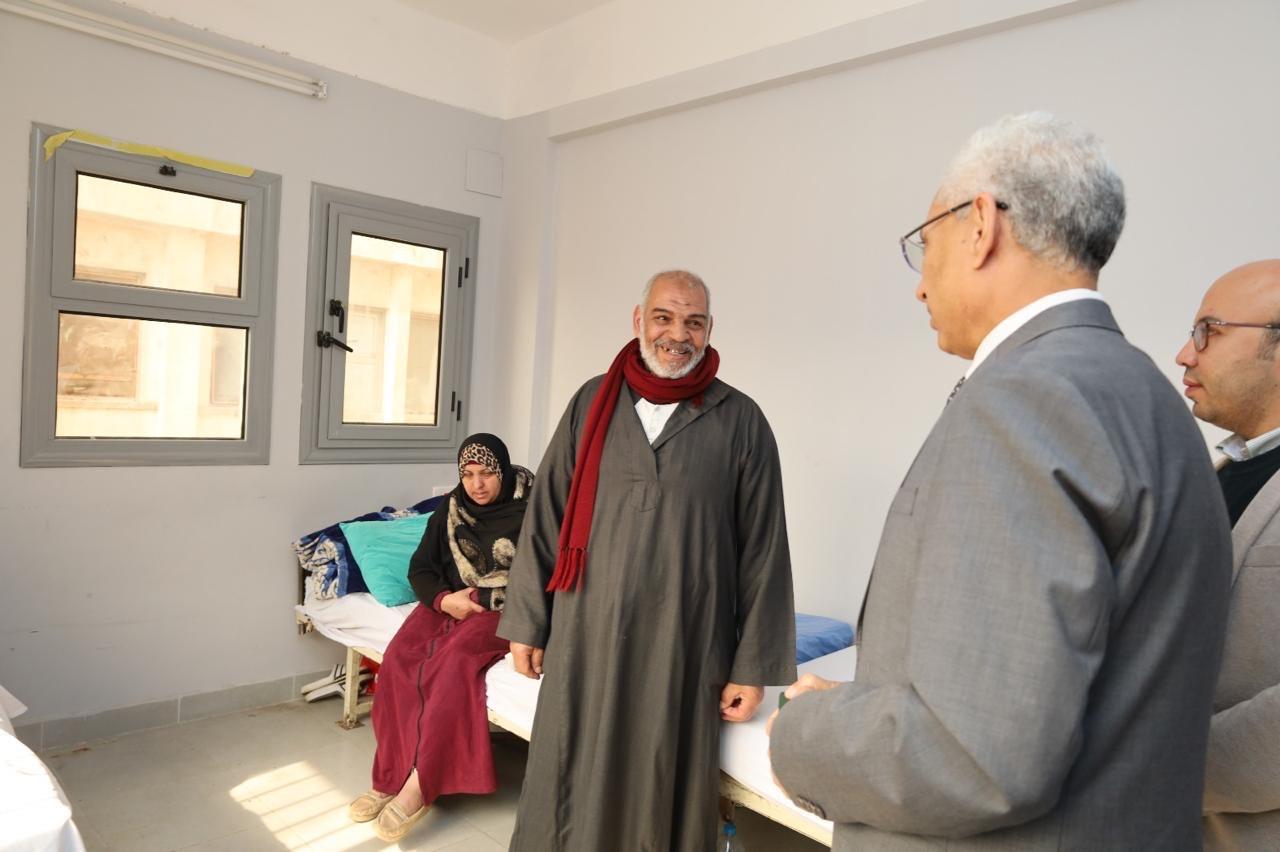 الدكتور عصام فرحات رئيس جامعة المنيا خلال الافتتاح