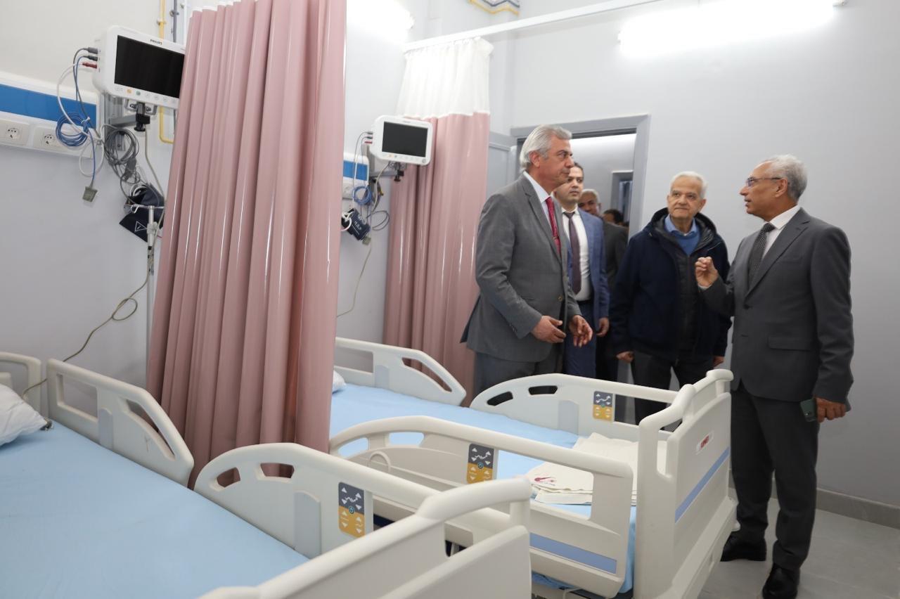 الدكتور عصام فرحات رئيس جامعة المنيا خلال الافتتاح