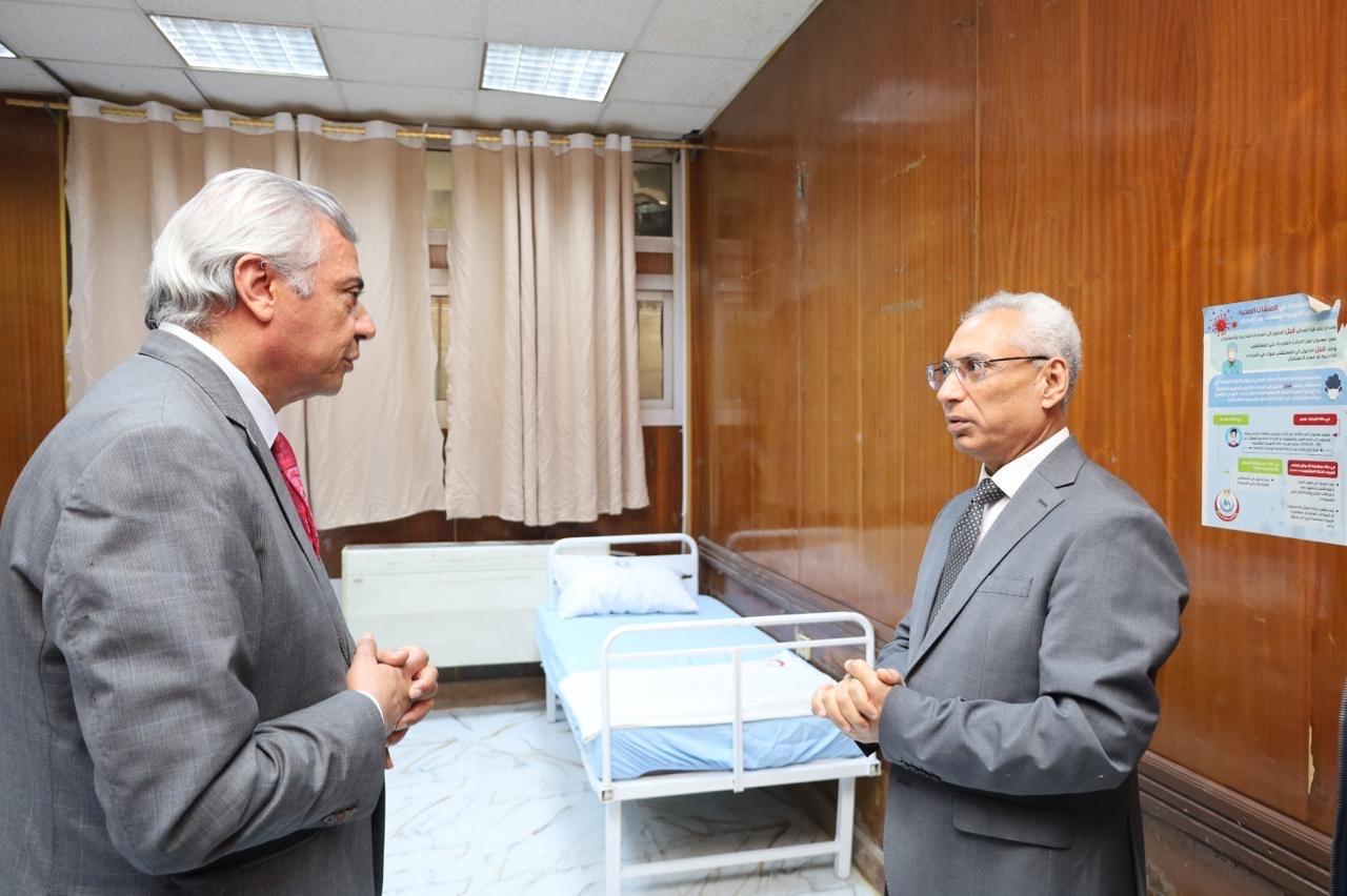 الدكتور عصام فرحات رئيس جامعة المنيا خلال الافتتاح