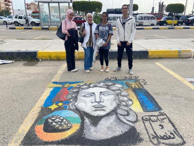 بأيدي 120 طالبًا.. مسابقة فريدة لرسم معالم الإسكندرية على الأسفلت| صور