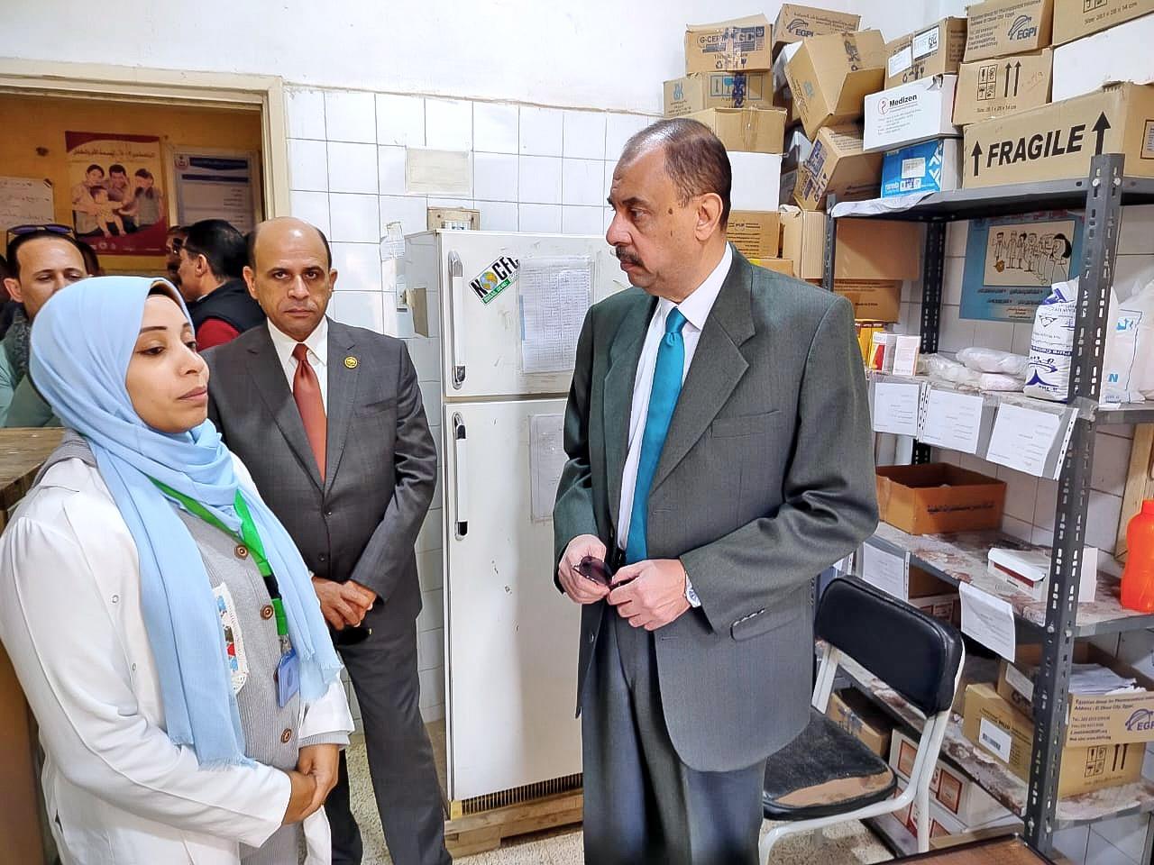 محافظ سوهاج يتابع مستوى الخدمات بقرية "بنجا" خلال جولته الميدانية بمركز طهطا| صور