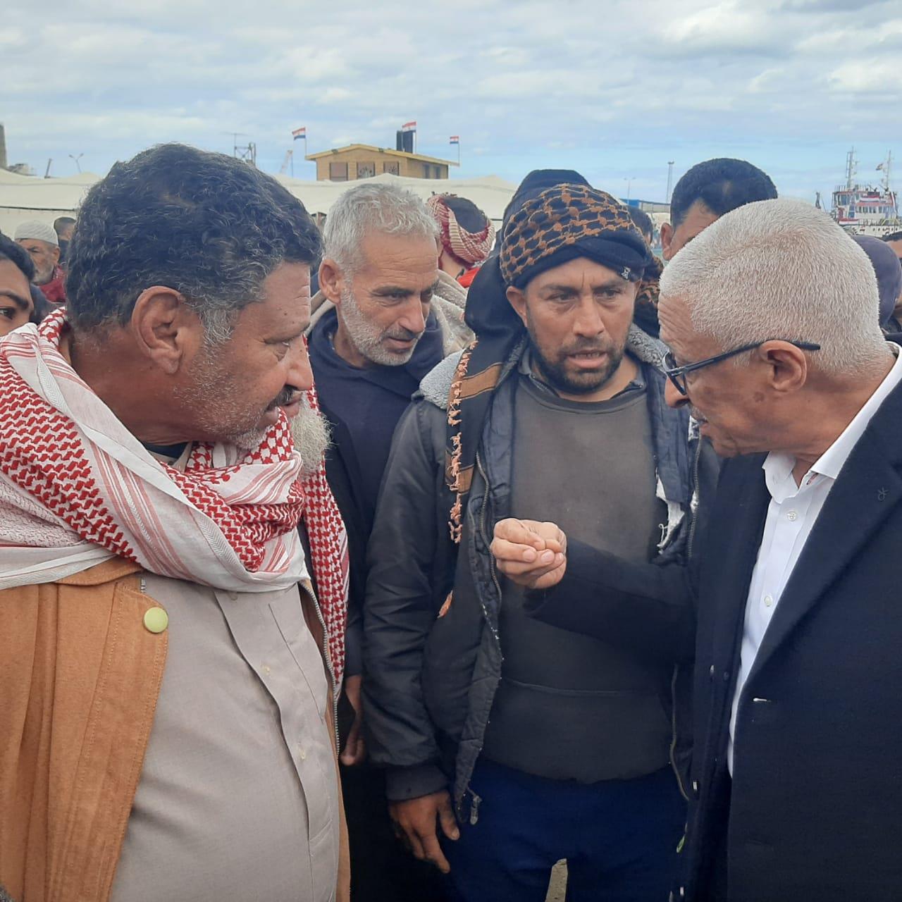محافظ شمال سيناء يطلق إشارة البدء للسروح ليلا في البحر المتوسط| صور