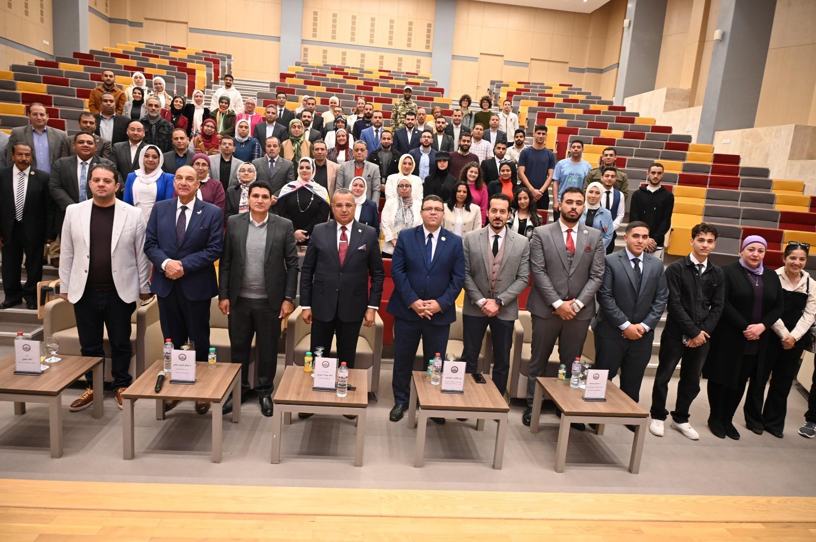 محافظ جنوب سيناء يستعرض رؤية التنمية المستدامة