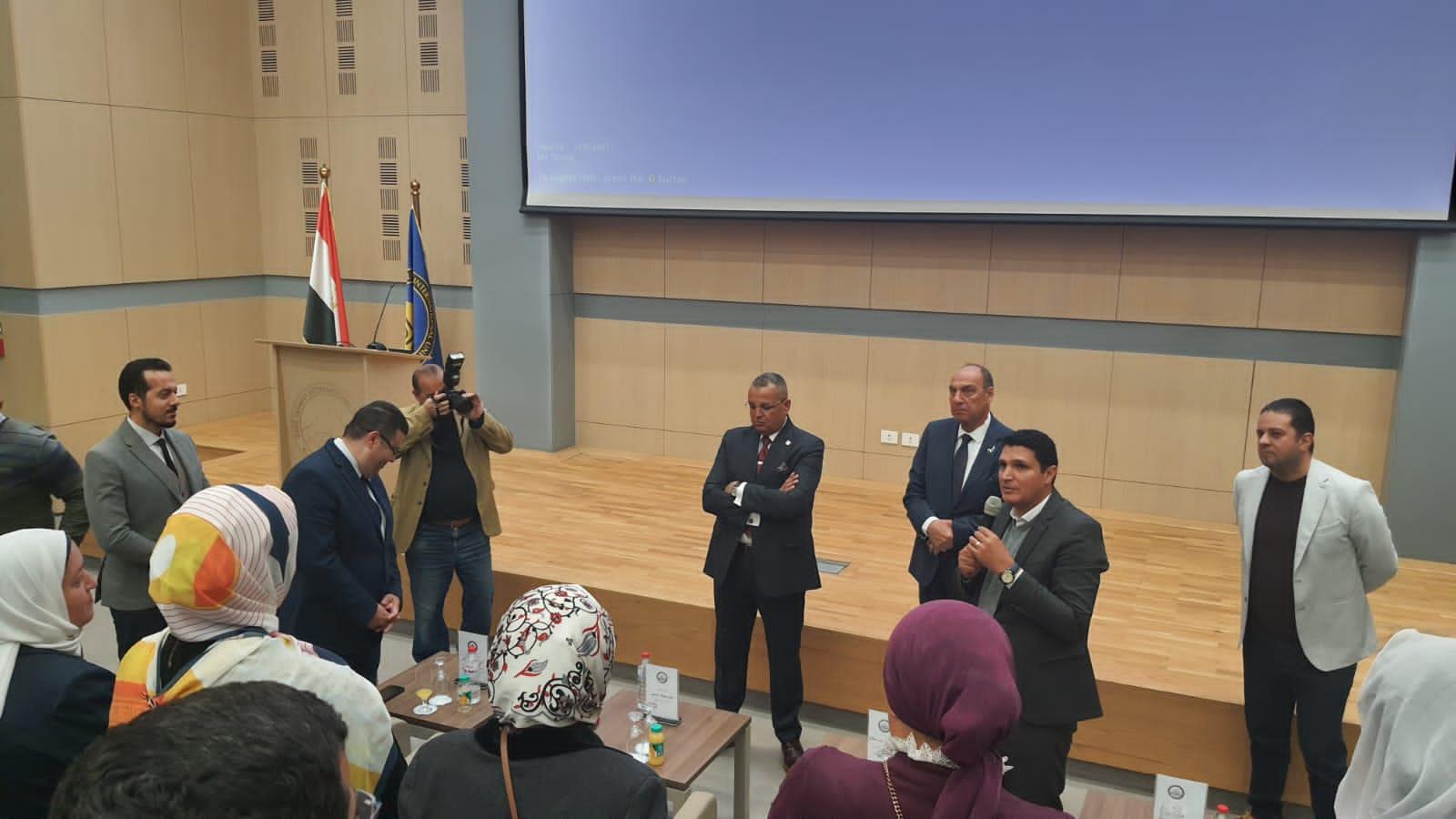 محافظ جنوب سيناء يستعرض رؤية التنمية المستدامة