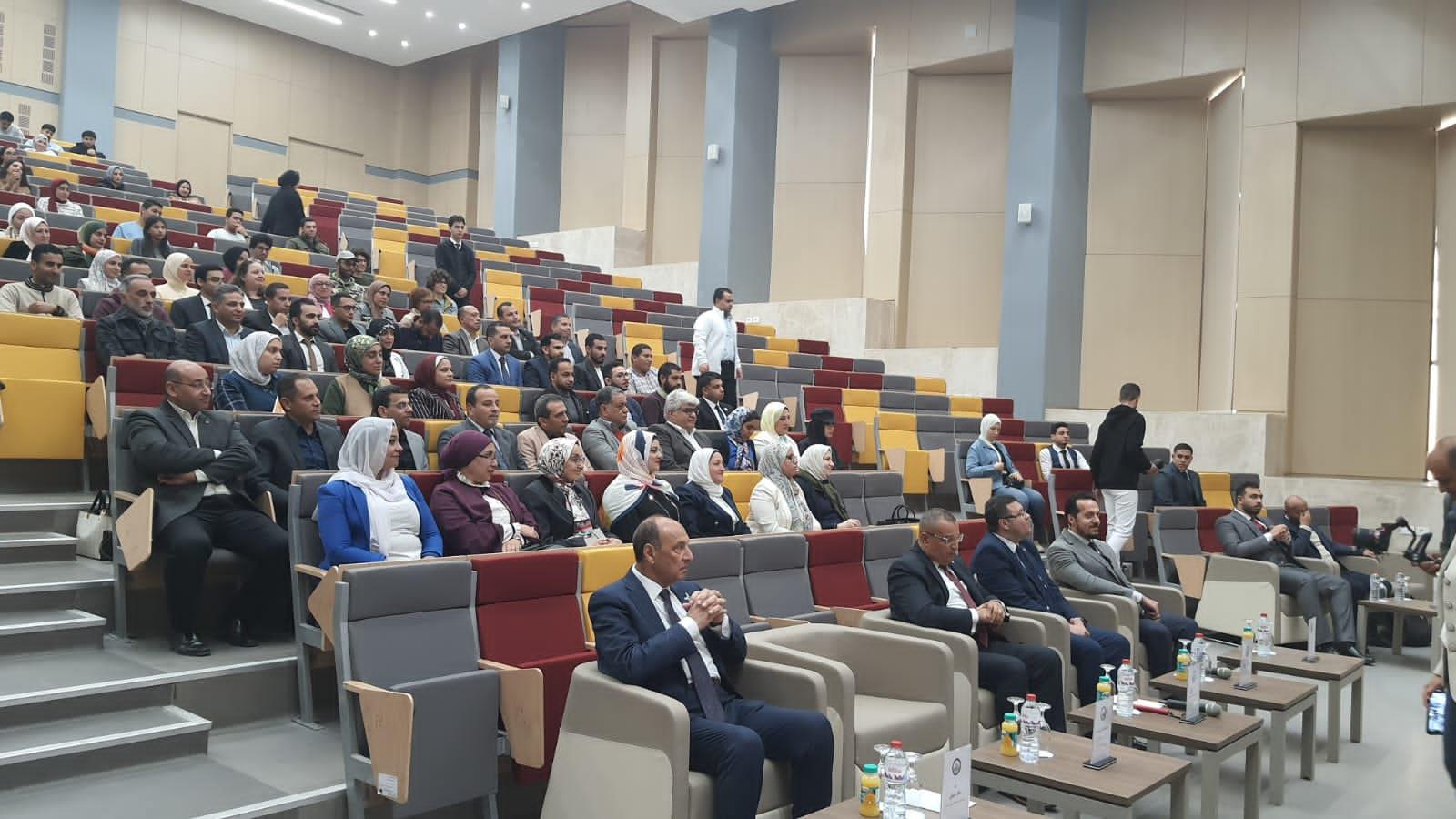 محافظ جنوب سيناء يستعرض رؤية التنمية المستدامة