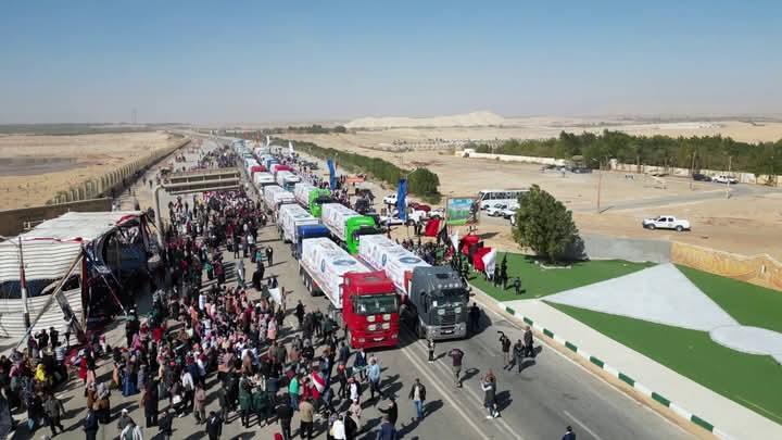 محافظ الوادي الجديد يدشن انطلاق قوافل المساعدات المتجهة إلى غزة|صور