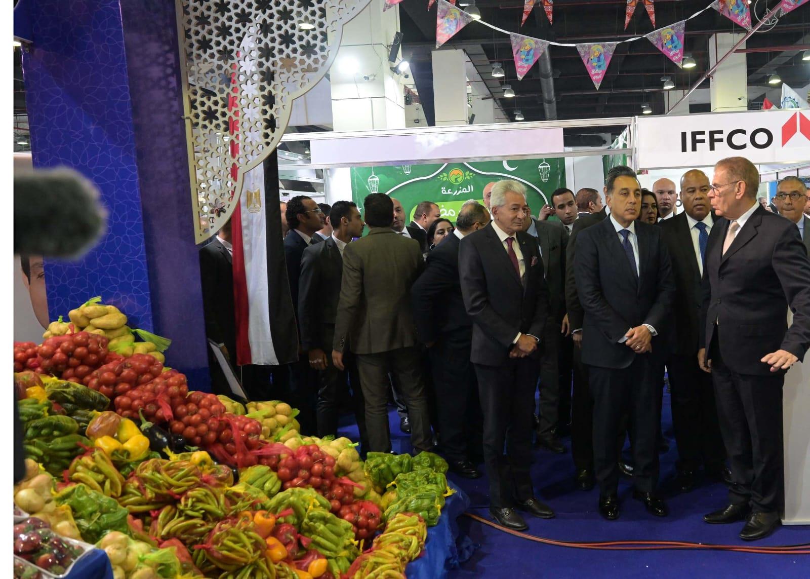 الدكتور مصطفى مدبولي، رئيس مجلس الوزراء خلال الجولة بمعرض الرئيسي "أهلاً رمضان 2025"