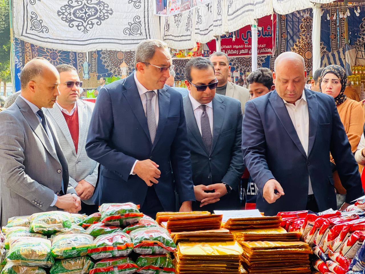 الدكتور خالد عبدالحليم، محافظ قنا، يفتتح معرض «أهلاً رمضان»