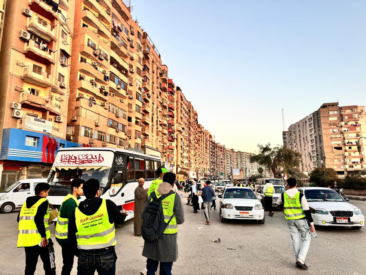حزب المصريين الأحرار بأسيوط ينظم حملة إفطار صائم بالمداخل العامة‎
