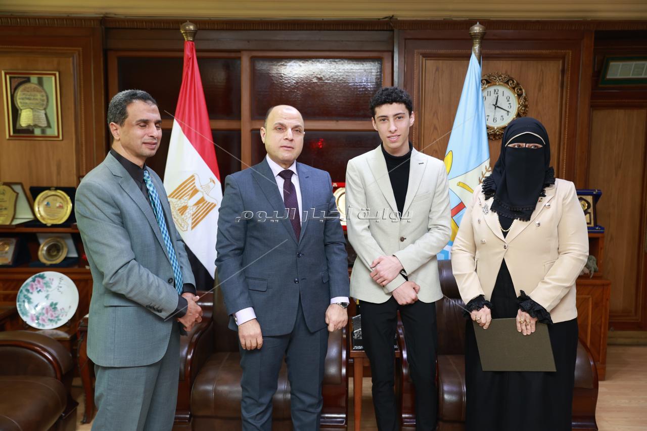 محافظ كفر الشيخ يكرم الفائزين بالمركز الأول على مستوى الجمهورية بمسابقات التربية والتعليم