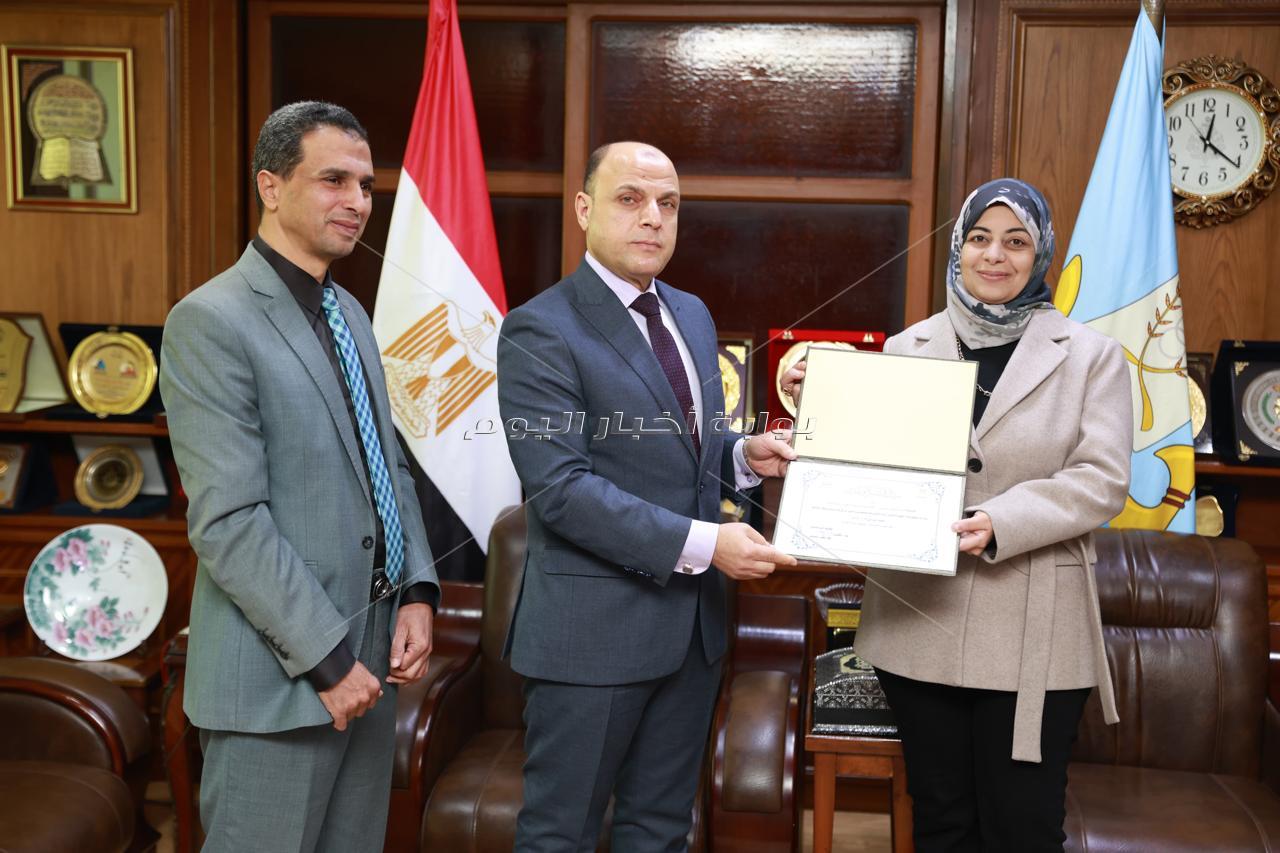 محافظ كفر الشيخ يكرم الفائزين بالمركز الأول على مستوى الجمهورية بمسابقات التربية والتعليم