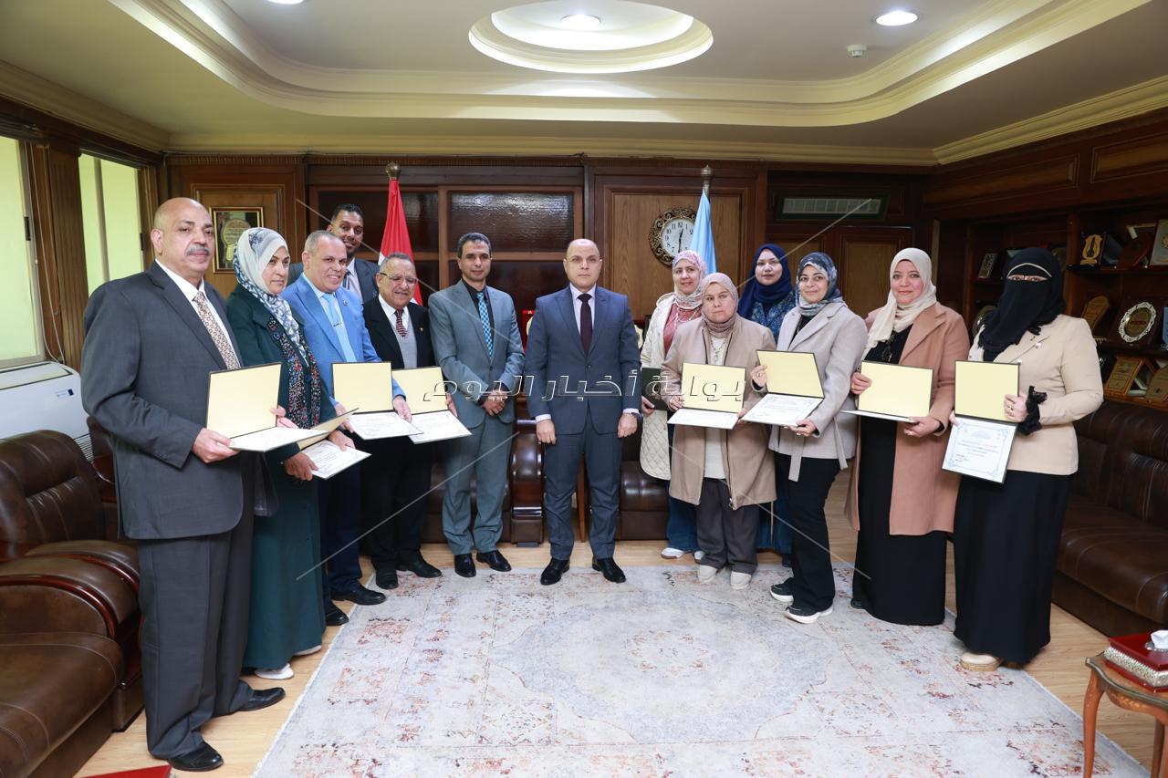 محافظ كفر الشيخ يكرم الفائزين بالمركز الأول على مستوى الجمهورية بمسابقات التربية والتعليم
