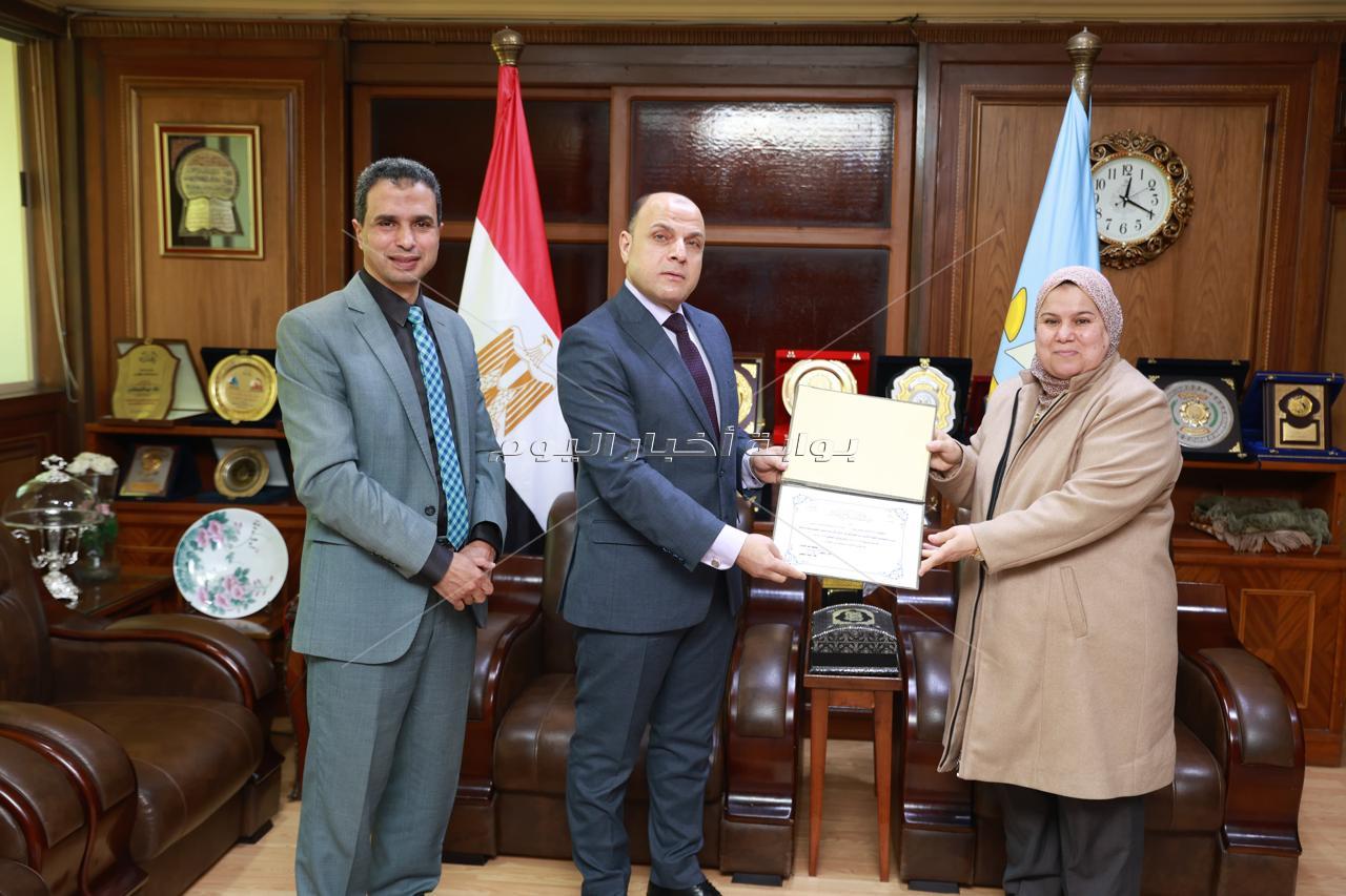 محافظ كفر الشيخ يكرم الفائزين بالمركز الأول على مستوى الجمهورية بمسابقات التربية والتعليم