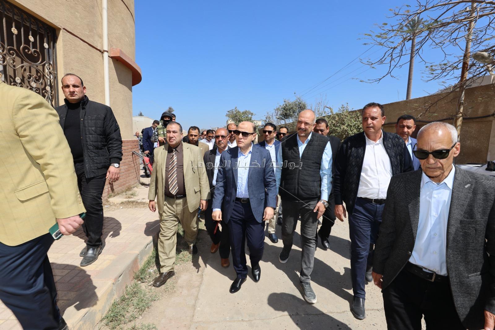 وزير الزراعة ومحافظ كفر الشيخ يتفقدان إدارة إنتاج التقاوي بالمحافظة 