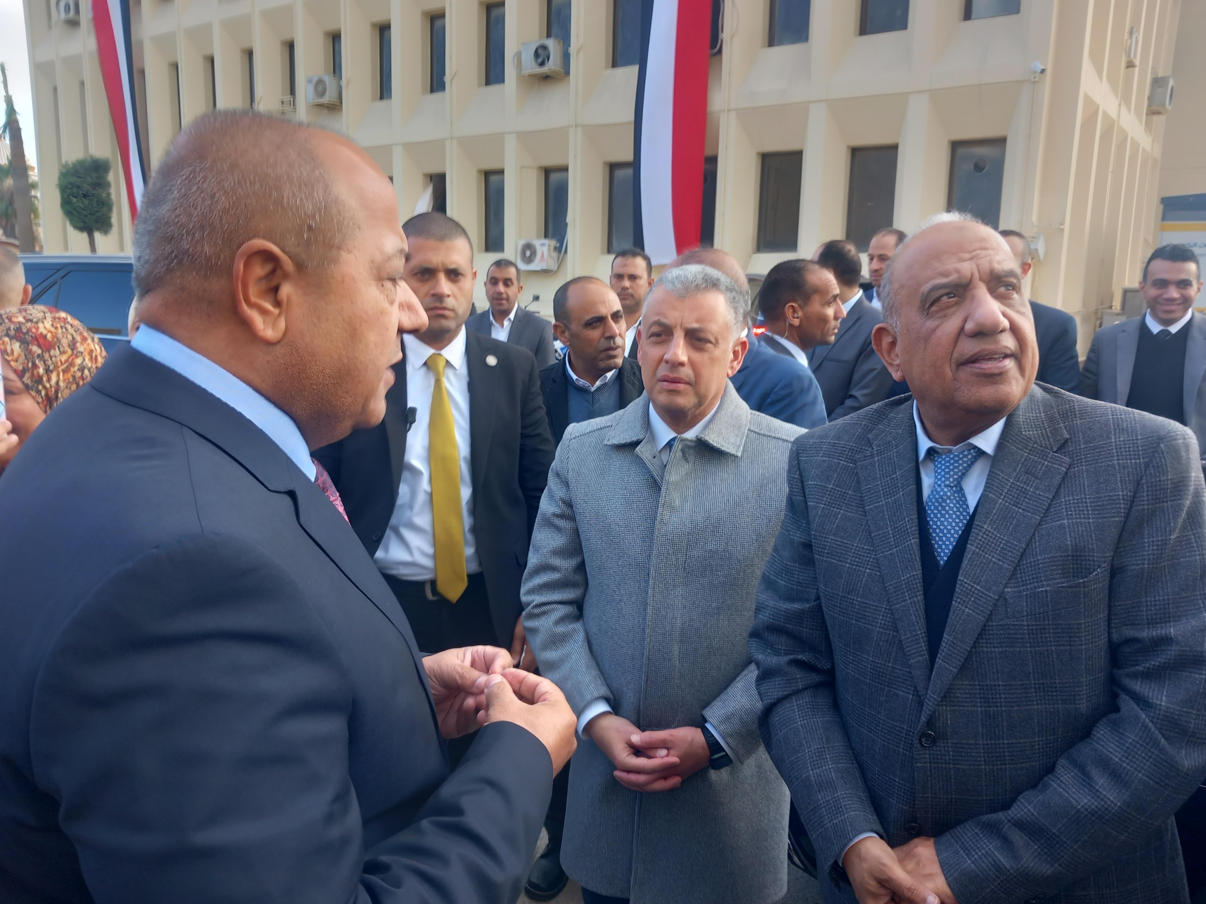وزير الكهرباء يفتتح مركز خدمة المستثمرين التابع لشركة القناة للتوزيع| صور