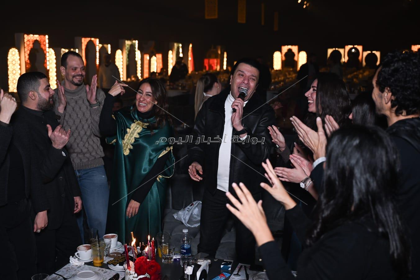 مصطفى كامل يشعل سهرة رمضانية بطريق السويس بحضور إمام عاشور 