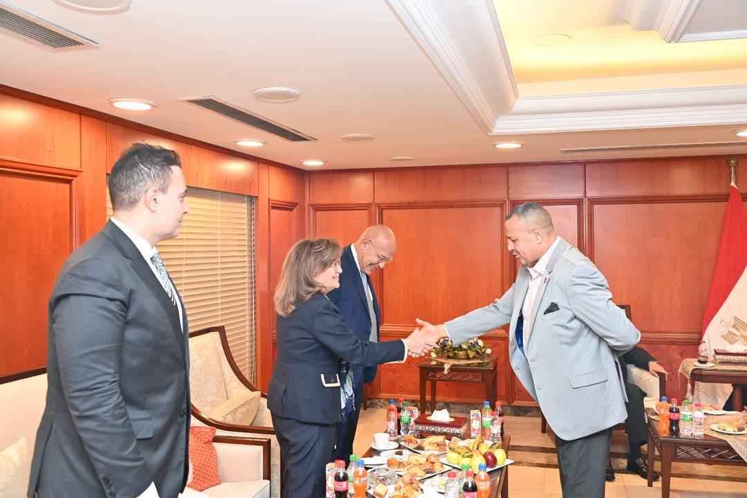 محافظ جنوب سيناء يلتقي رئيس مجلس النواب والوفد المرافق بشرم الشيخ في طريقهم إلى أوزبكستان| صور