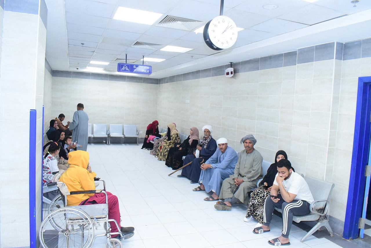 مستشفى الطوارىء بجامعة سوهاج تستقبل 1302 حالة خلال عيد الفطر منهم 367  عملية جراحية| صور