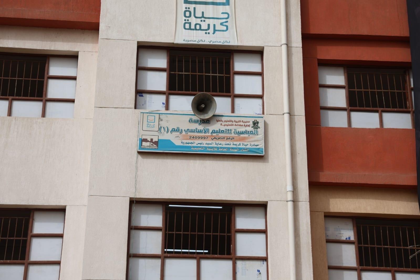 س