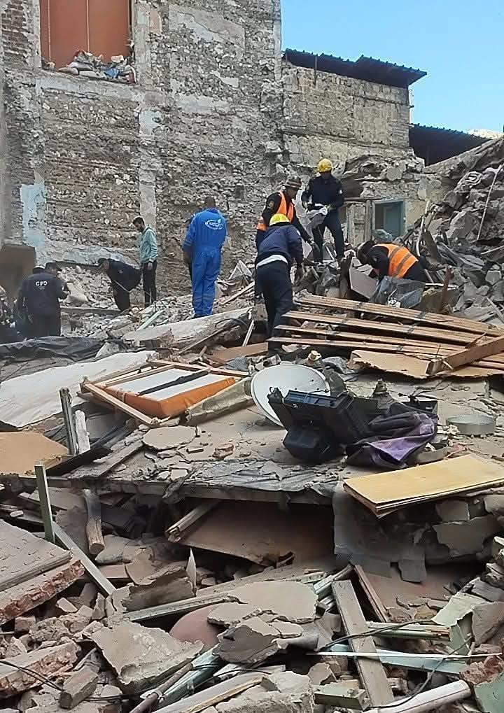 البحث مستمر.. النيابة العامة تعاين عقار اللبان المنهار في الإسكندرية| صور
