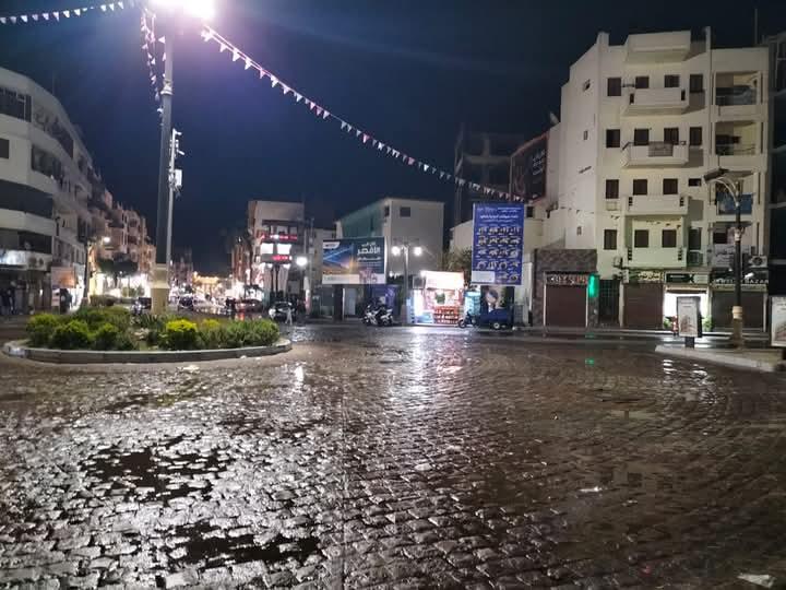 رفع 35 طن أتربة وتراكمات خلال حملات نظافة بشوارع مدينة الأقصر