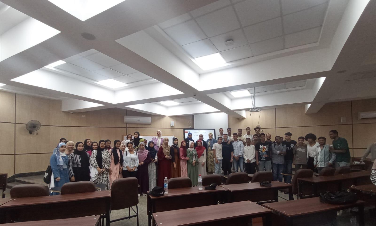 تحت شعار أسرة مستقرة = مجتمع آمن افتتاح فاعليات المعسكر التوعوي للندوات التثقيفية بجامعة الأقصر
