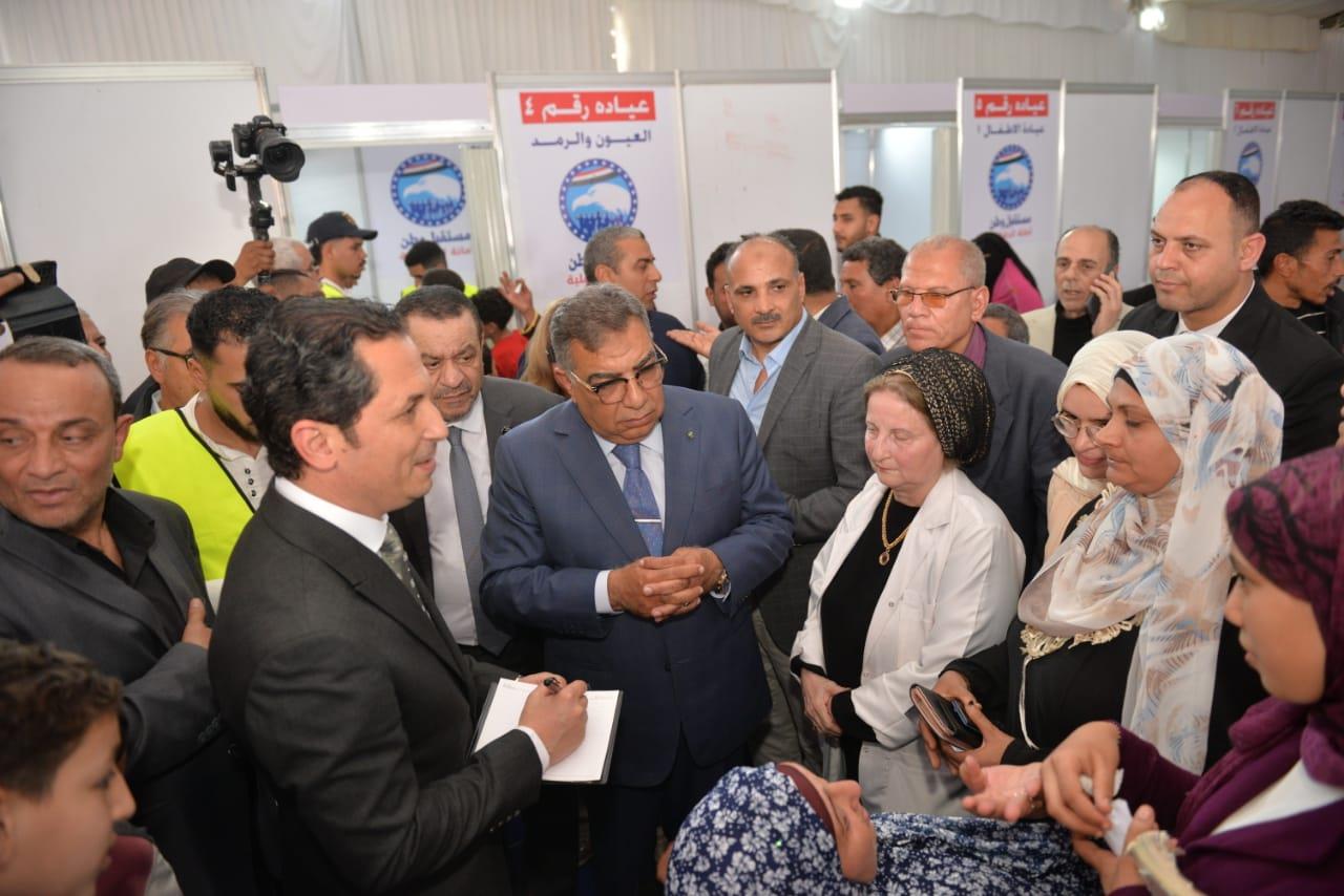 محافظ الدقهلية يتفقد القافلة الطبية المجانية بنوسا الغيط مركز أجا