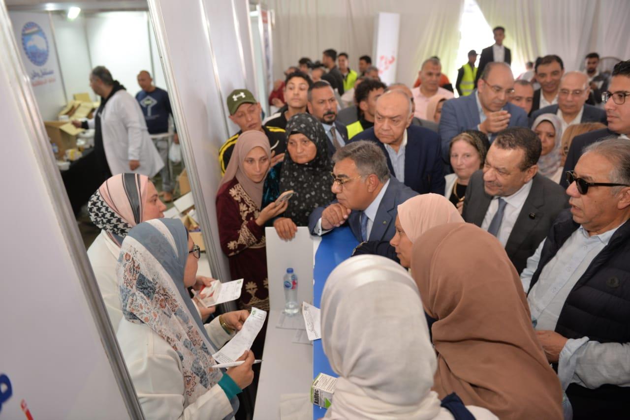محافظ الدقهلية يتفقد القافلة الطبية المجانية بنوسا الغيط مركز أجا
