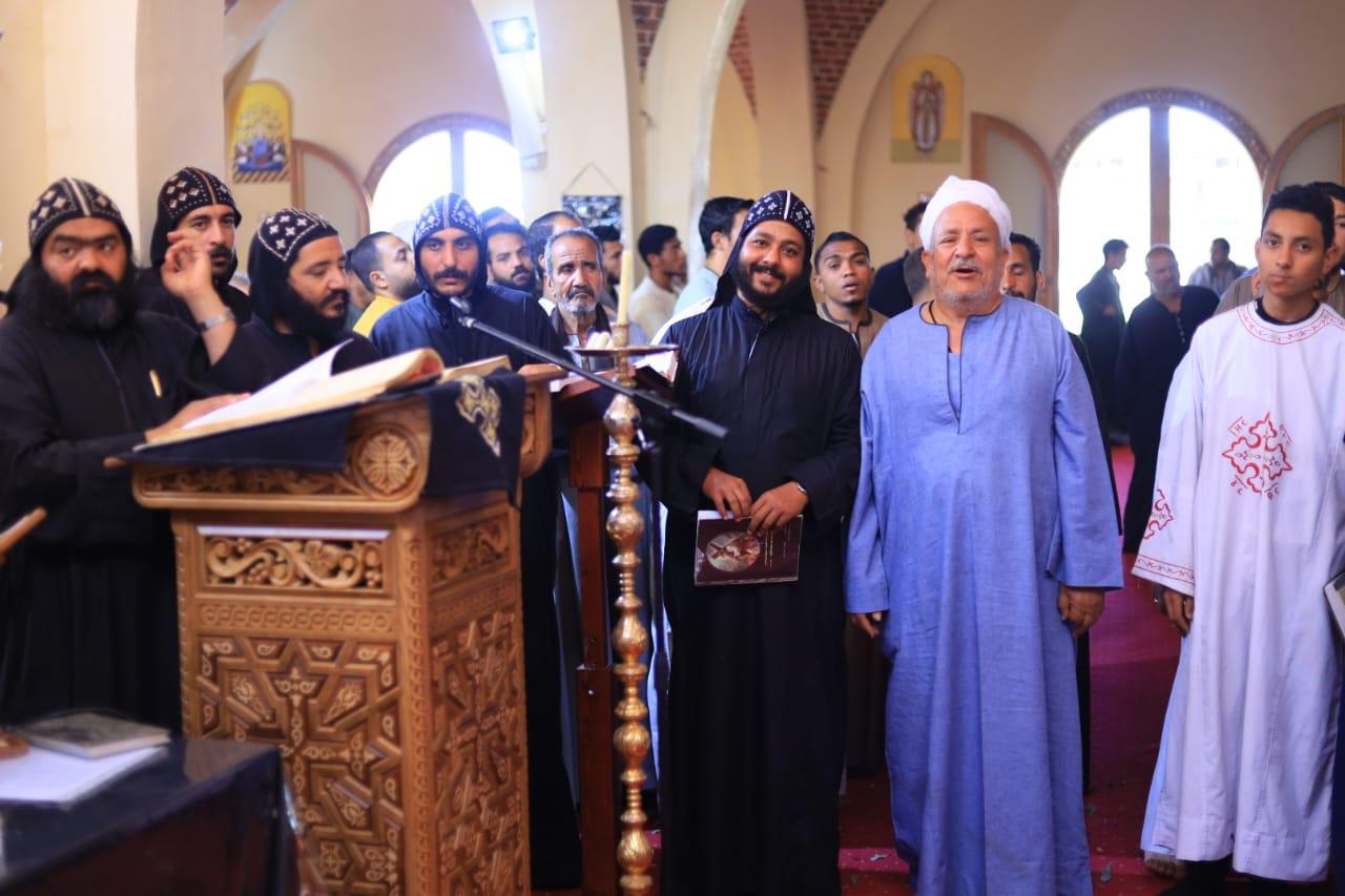 صلوات الجمعة العظيمة بدير القديس الأنبا متاؤس الفاخوري بجبل أصفون في إسنا| صور