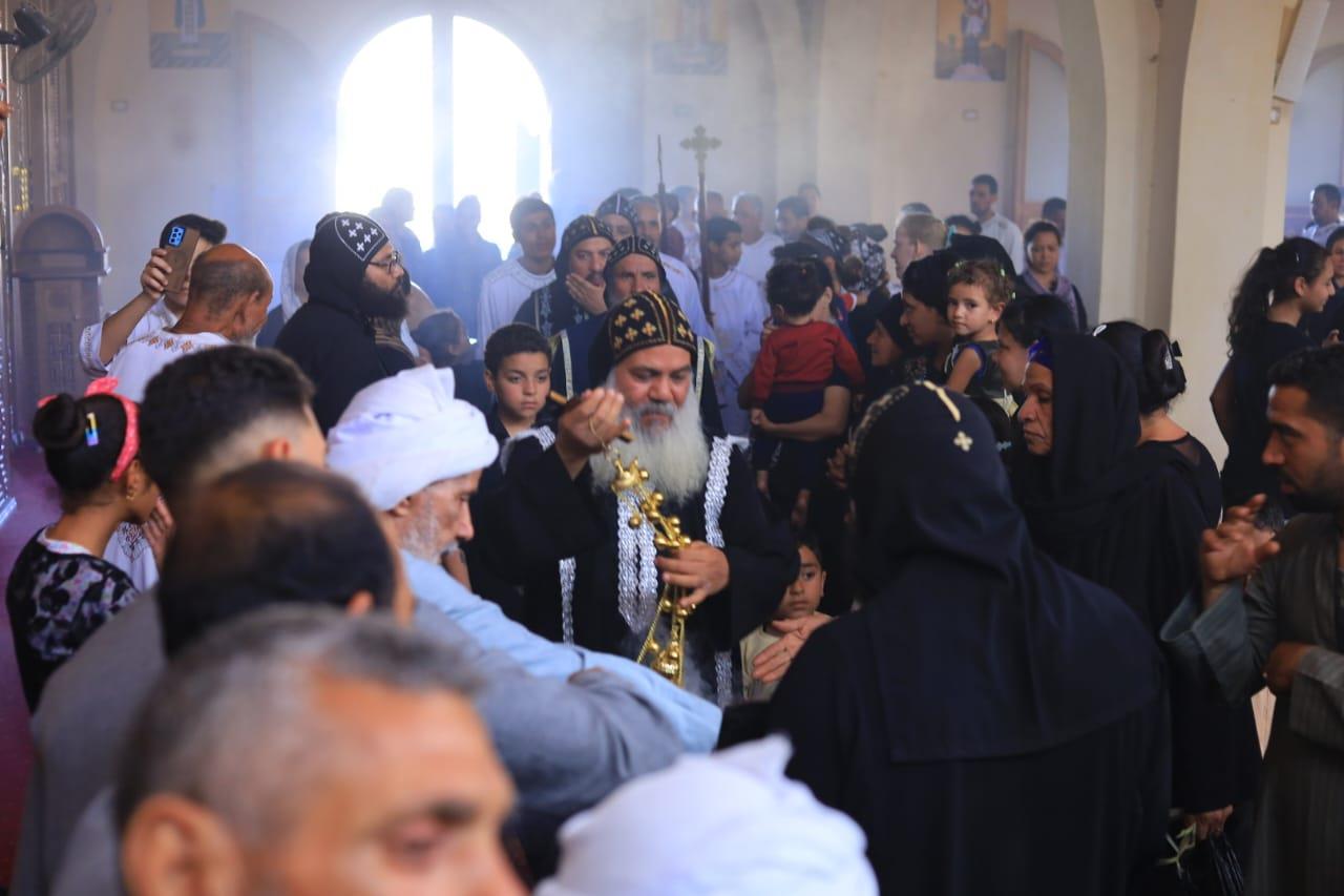 صلوات الجمعة العظيمة بدير القديس الأنبا متاؤس الفاخوري بجبل أصفون في إسنا| صور