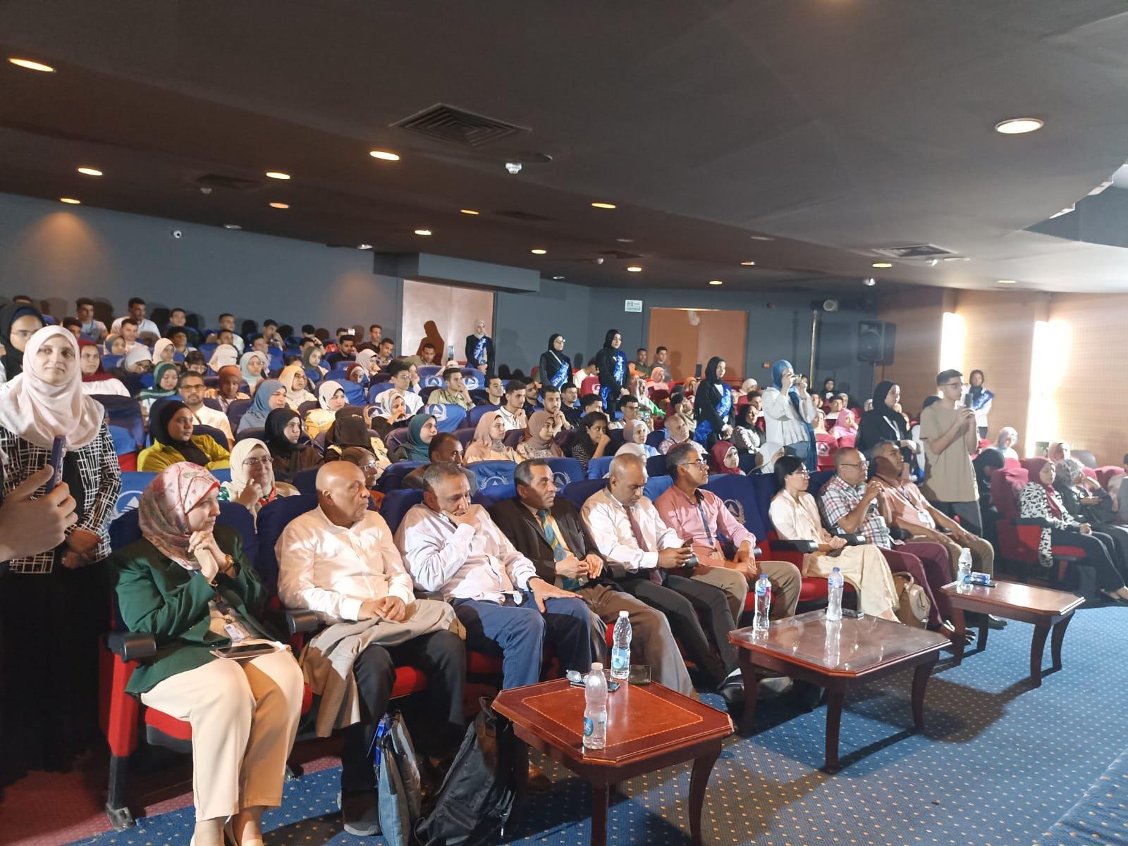 توصيات مؤتمر كلية لألسن الدولي الرابع حول التواصل اللغوي والثقافي في عصر الرقمنة| صور