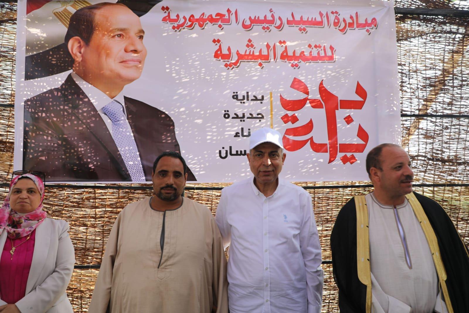 اللواء عماد كدواني، محافظ المنيا يتابع حصاد محصول القمح