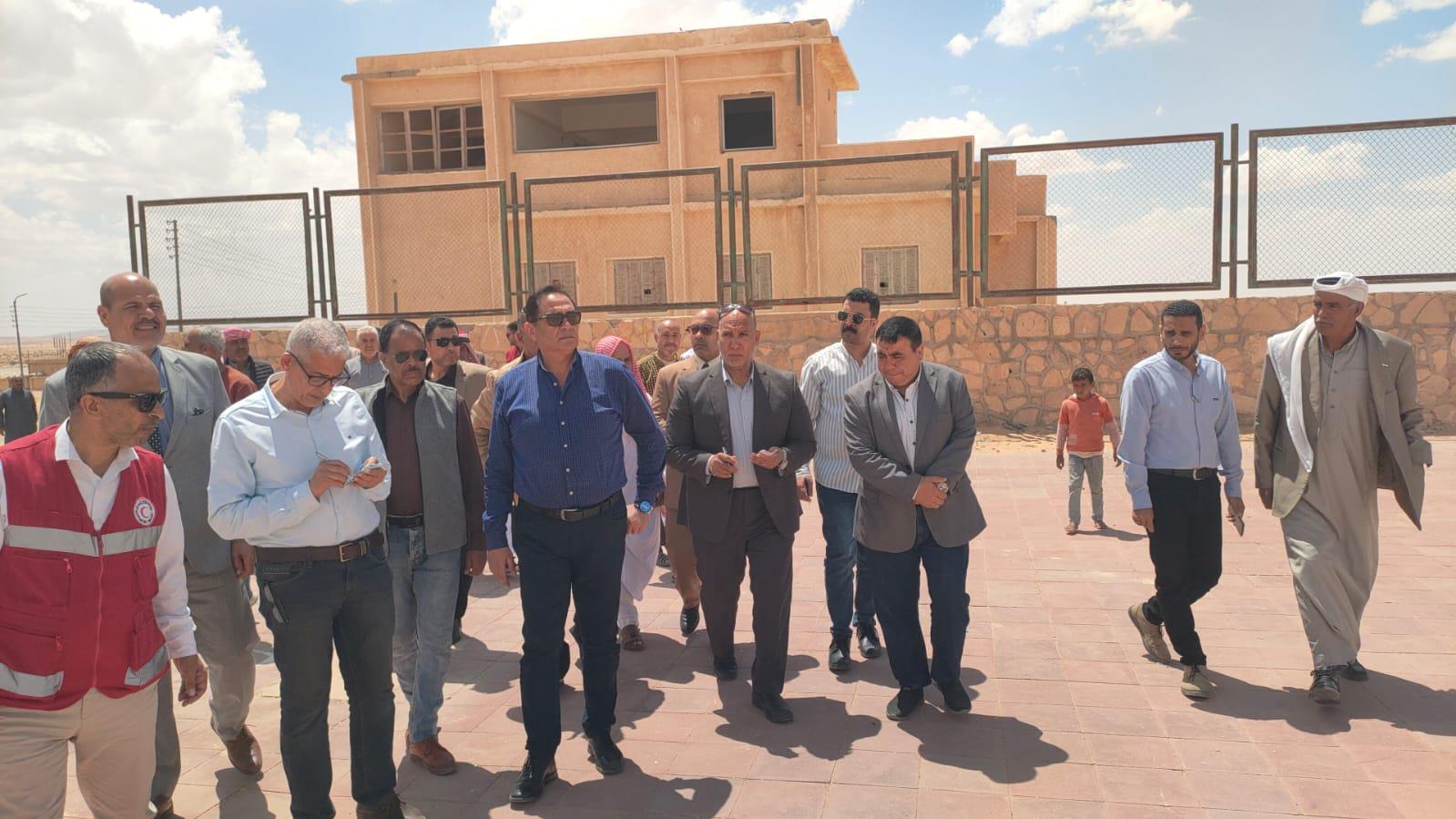 متابعة الخدمات والمشروعات التنموية بقرية وادي العمر| صور 