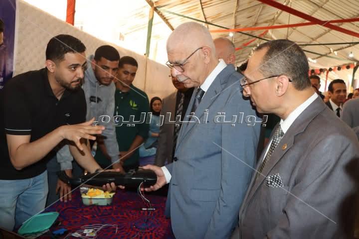 رئيس جامعة المنوفية يفتتح معرضي كلية الهندسة الإلكترونية 
