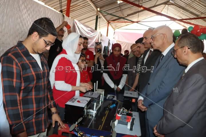 رئيس جامعة المنوفية يفتتح معرضي كلية الهندسة الإلكترونية 