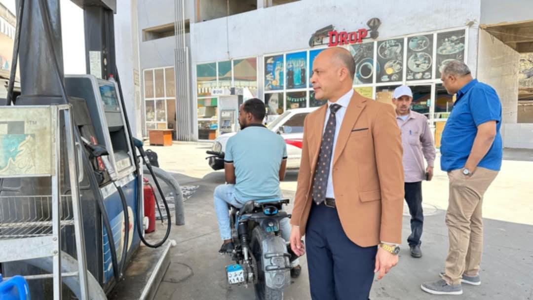 صور | تحليل عينات وقود بمحطات قنا للتأكد من مطابقتها للمواصفات