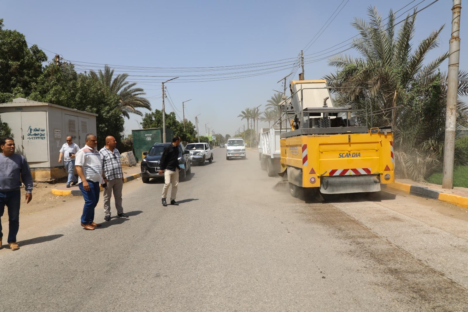 المنوفية يتابع سير العمل بالمركز التكنولوجي والحملة الميكانيكية والحالة العامة للنظافة بقويسنا| صور
